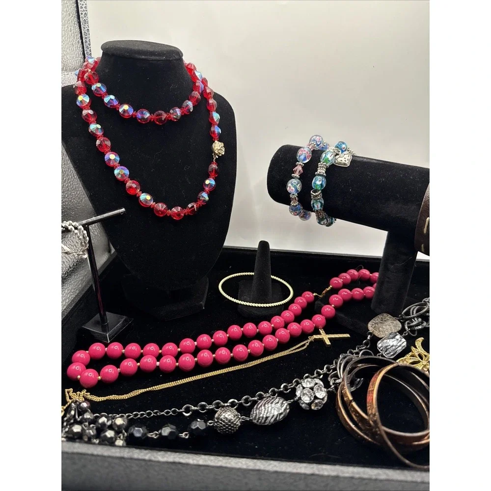 Vintage Lot of 15 Necklaces, Bracelets, Earrings And/or Brooches‎ See Pics